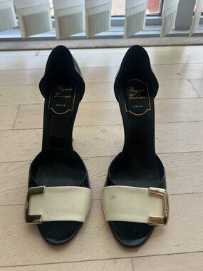 LIKE NEW! Roger Vivier Shoes Size 36